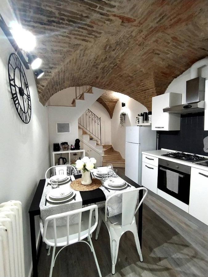 Casa In Centro Storico Vista Gran Sasso Appartement Atri Buitenkant foto