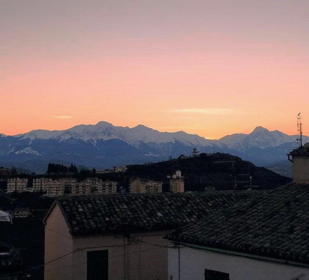 Casa In Centro Storico Vista Gran Sasso Appartement Atri Buitenkant foto