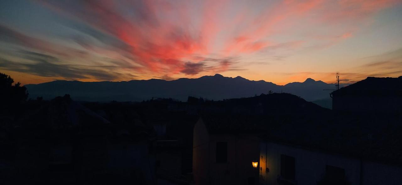 Casa In Centro Storico Vista Gran Sasso Appartement Atri Buitenkant foto
